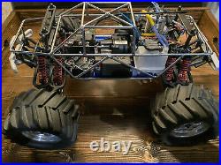 Traxxas T-Maxx 2.5 Ez Start with tons of new parts included and roll cage